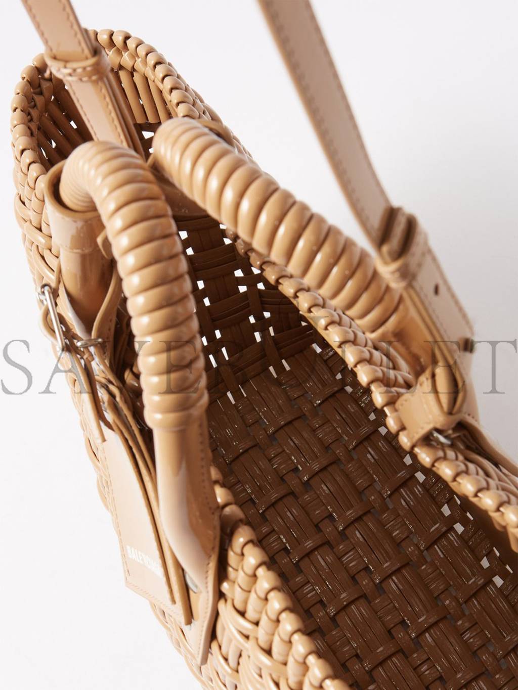 BALENCIAGA BEIGE BISTRO XS WOVEN FAUX-LEATHER BASKET BAG  MATCHESFASHION US (35.5*21*11cm)